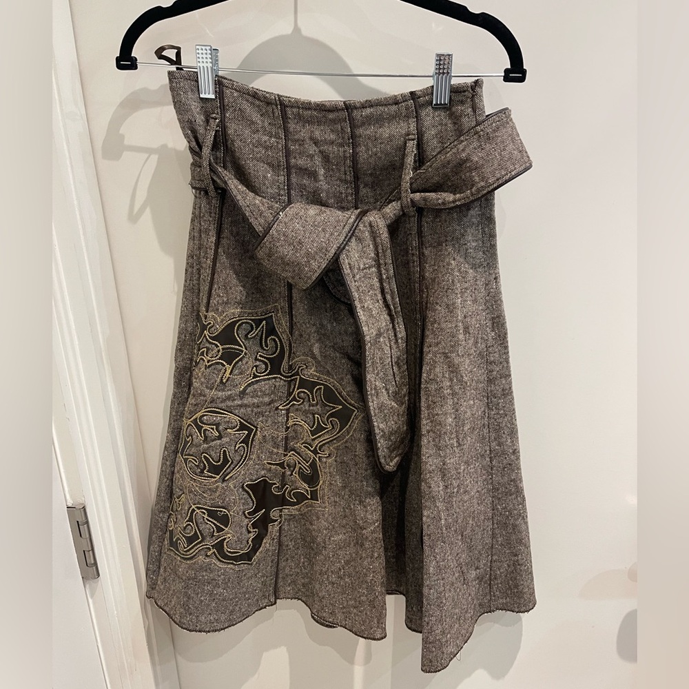 Elegant Brown Skirt with Embroidered Leather Detail
